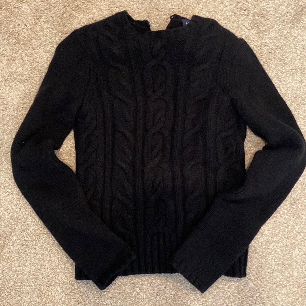 Gap sweater